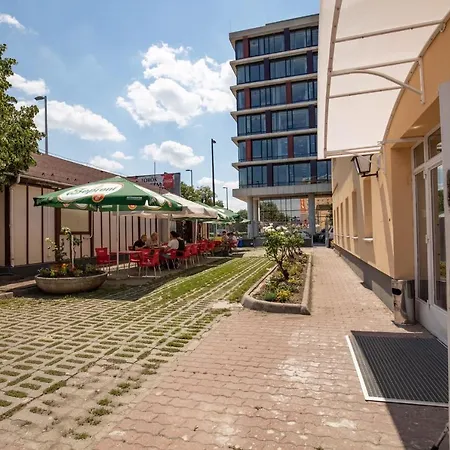 Nepliget Hotel-3